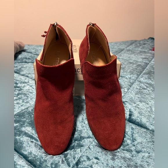 KENNETH COLE REACTION women suede ankle boots/burgundy size 6 - Picture 10 of 11